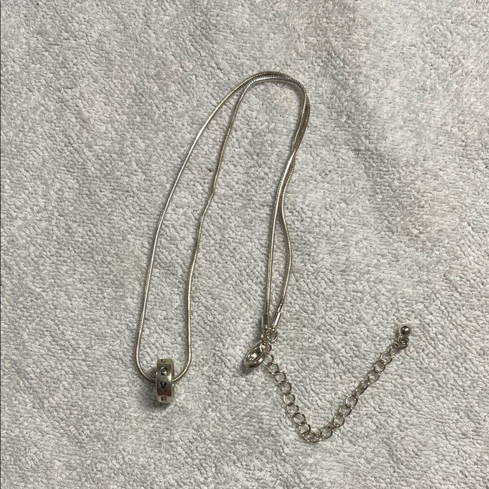 Chic Silver Necklace with Round Pendant